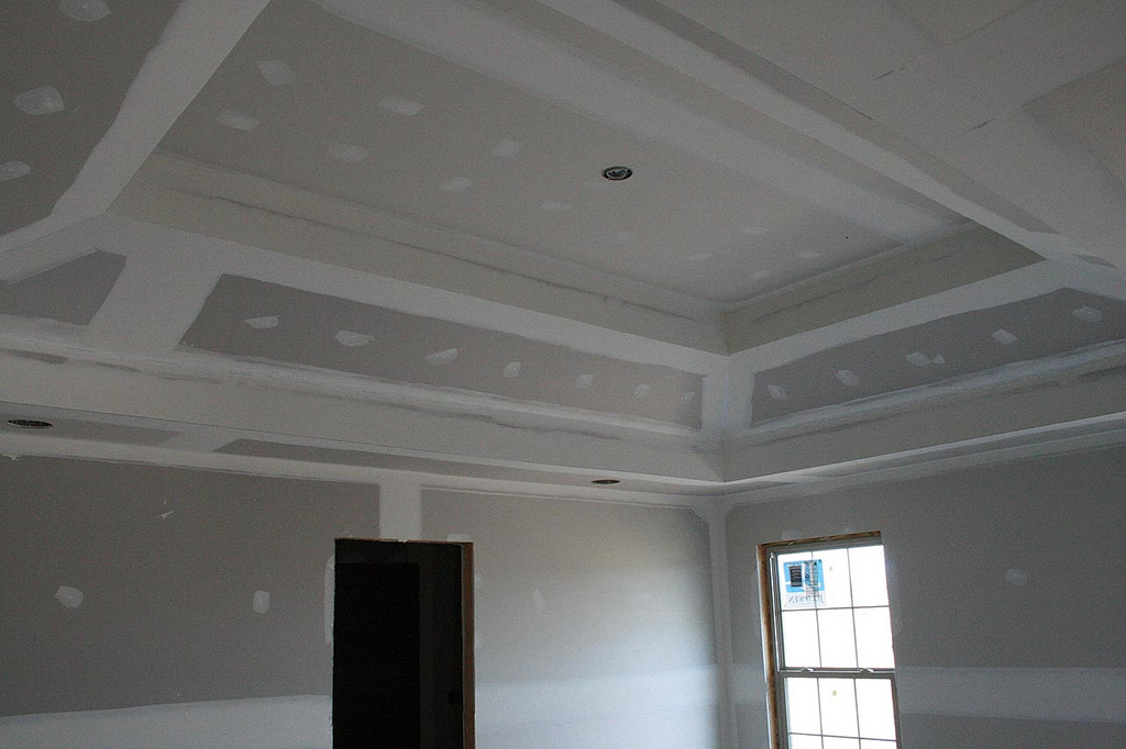 Please help. I've tried every possible method to match this ceiling texture,  seems very common practice, what I'm I doing wrong to replicate this? : r/ drywall