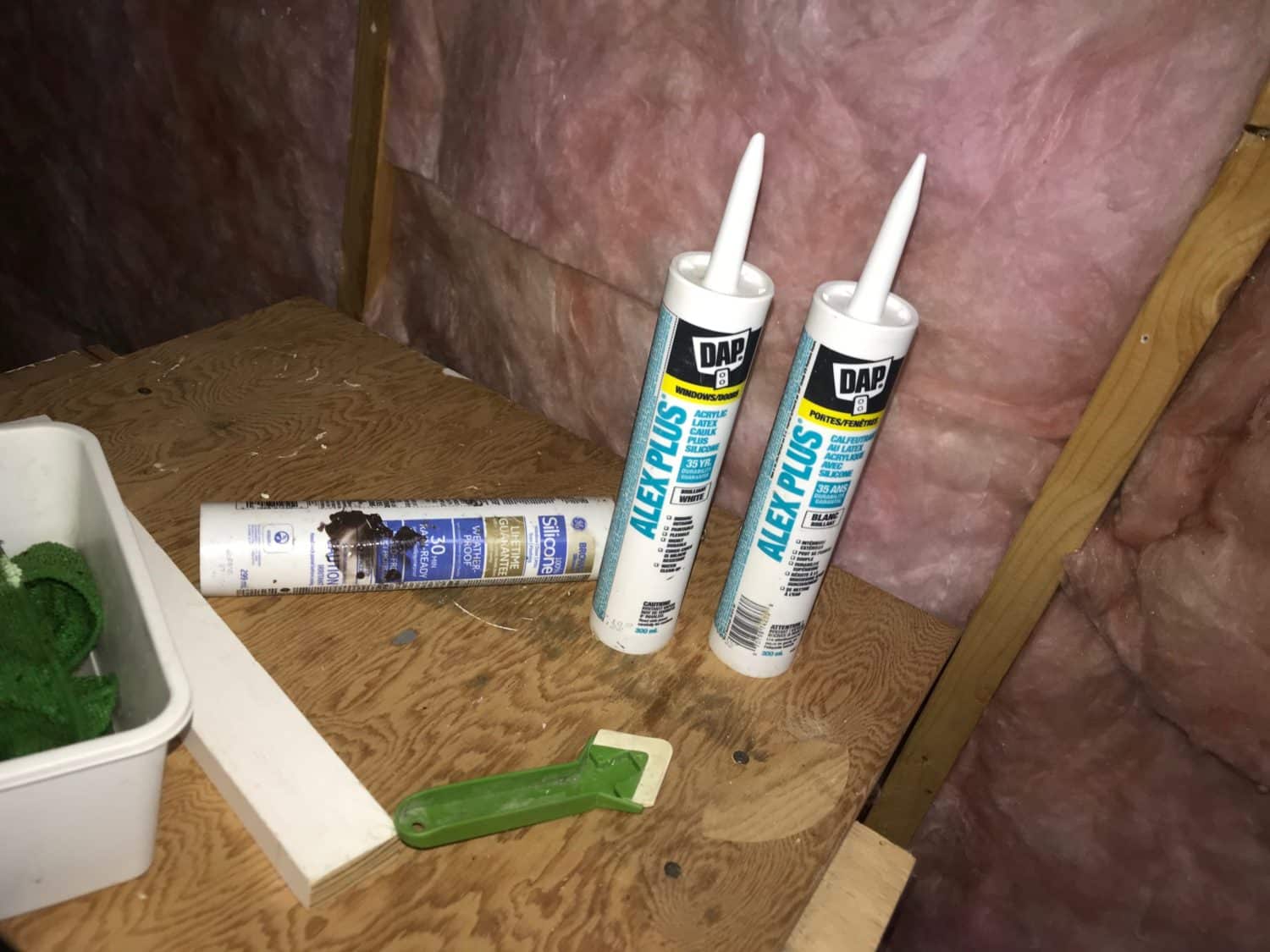 How to Use a Caulk Gun 5 Key Points (Many Years of Caulking Talking!)