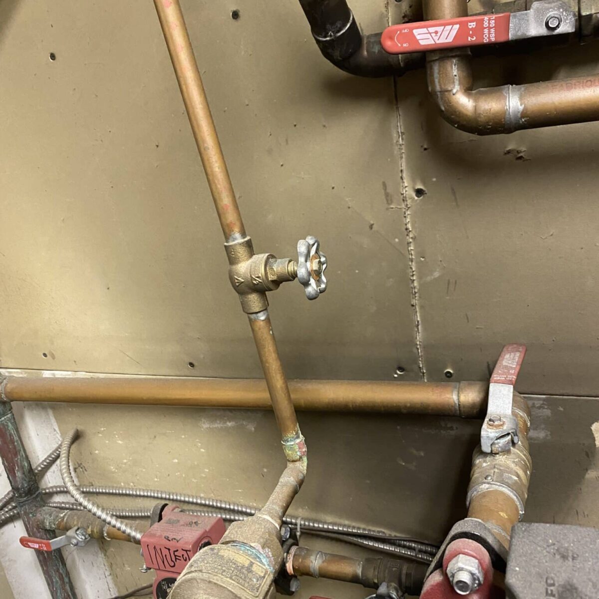 how to prevent cigarette smoke from entering apartment My neighbor's tobacco smoke drifts into my apartment/condo. How do I protect  myself? – ASH > Action on Smoking & Health